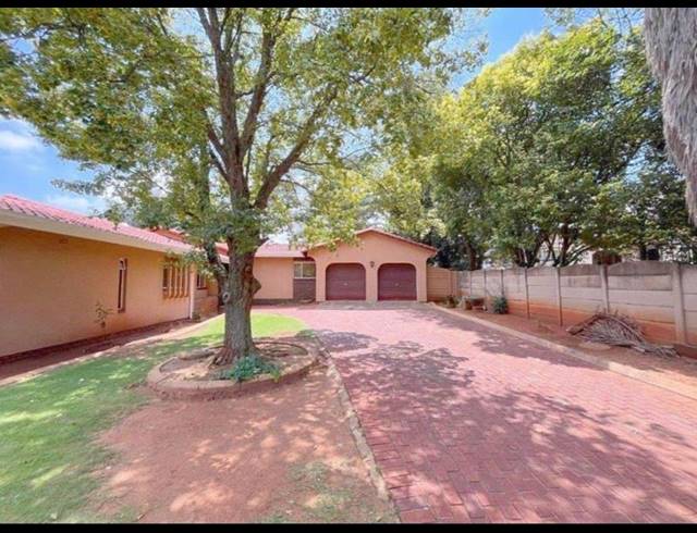 3 BEDROOM HOUSE FOR SALE IN BIRCH ACRES